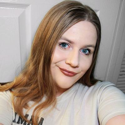 Portrait of creator liviethegirlmomma