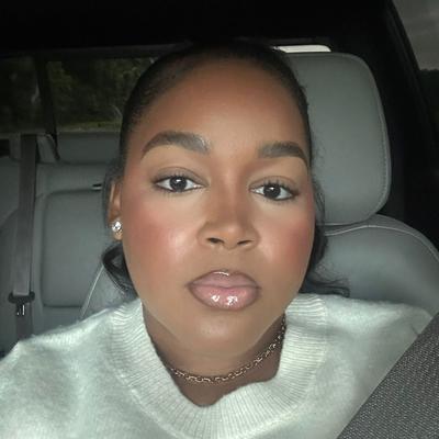 Portrait of creator paigedeshae