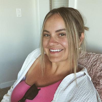 Portrait of creator heycarleycar