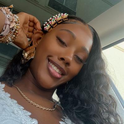 Portrait of creator __t.marie___