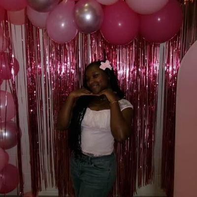 Portrait of creator mizzyahnifits