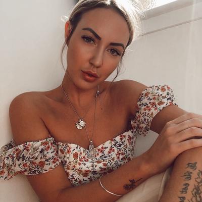 Portrait of creator itsmejaclynmarie