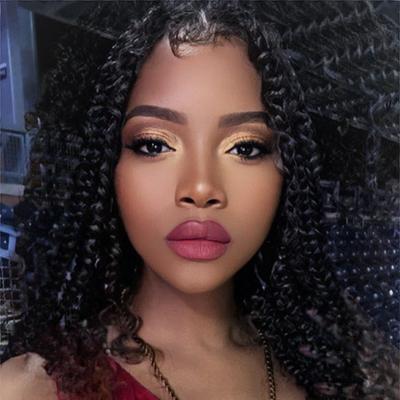 Portrait of creator fatimasflair