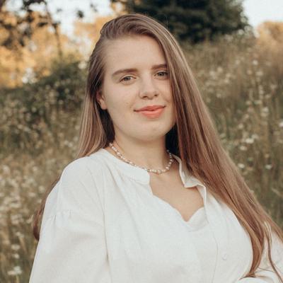 Portrait of creator elina.poliak