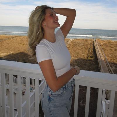 Portrait of creator laurenahardwick