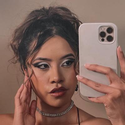 Portrait of creator looksbysandra23