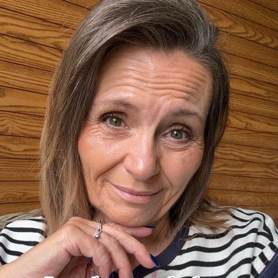 Portrait of creator lynsie1971