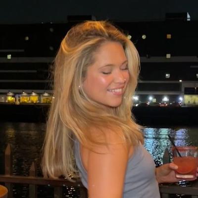 Portrait of creator sarabenjamin_