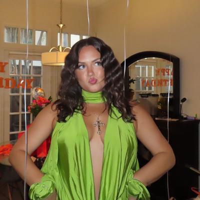 Portrait of creator oliviaculverr