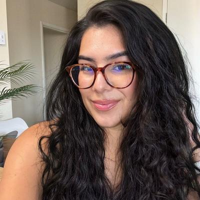 Portrait of creator ari_janette