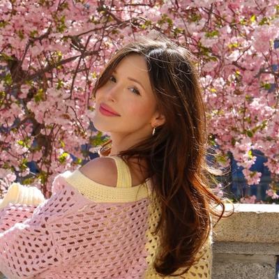 Portrait of creator angelica.christine