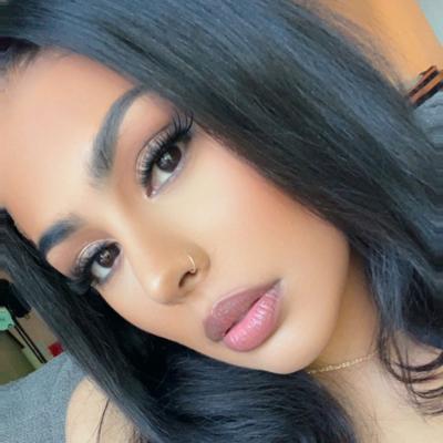 Portrait of creator desireashante_