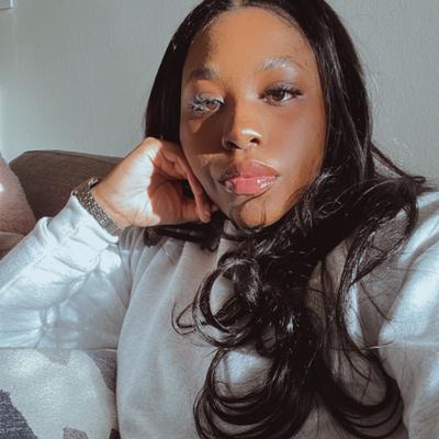 Portrait of creator ashxovi