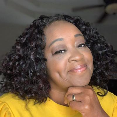 Portrait of creator twindiva_momma