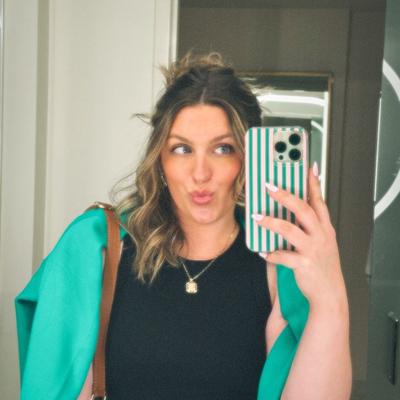 Portrait of creator jennlynnmac