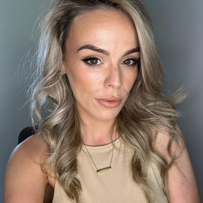 Portrait of creator sincerelychelseyh