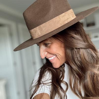 Portrait of creator savvyskirtgirl_