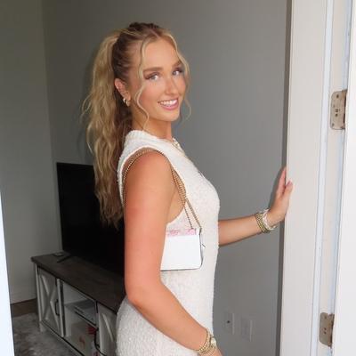 Portrait of creator brookkiecookiee