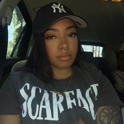 Portrait of creator jaye_mulann