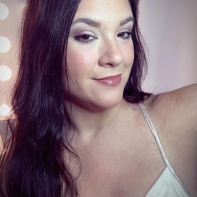 Portrait of creator shersharesbeauty