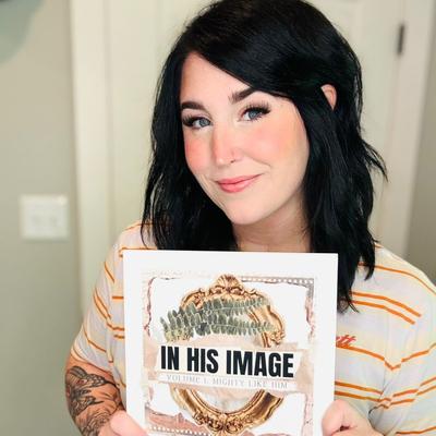 Portrait of creator samriversjones