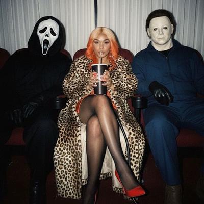 Portrait of creator thehoneybee