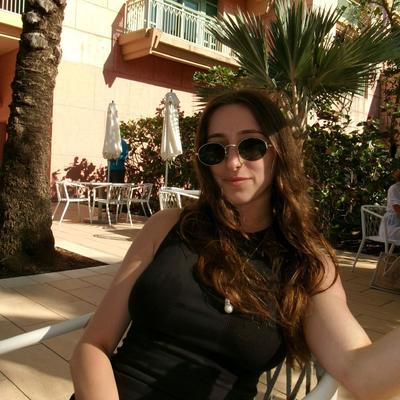 Portrait of creator lilliesaperman