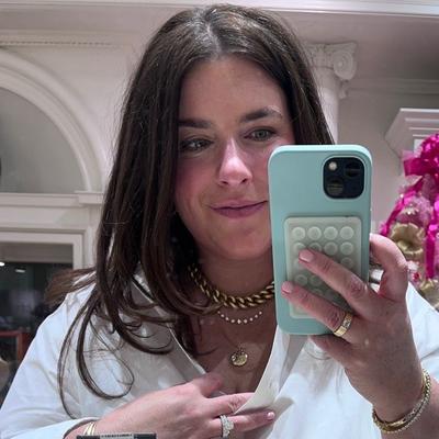 Portrait of creator maryvmullen