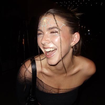 Portrait of creator ellabellaadonnaa