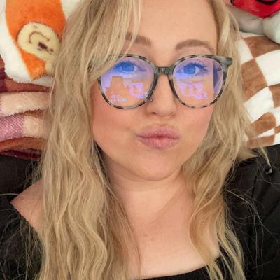 Portrait of creator lauren_sah_girlmama