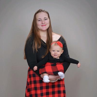 Portrait of creator leighanneshops