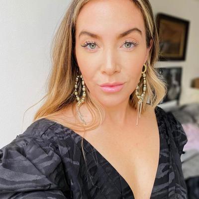 Portrait of creator rachelmulherin