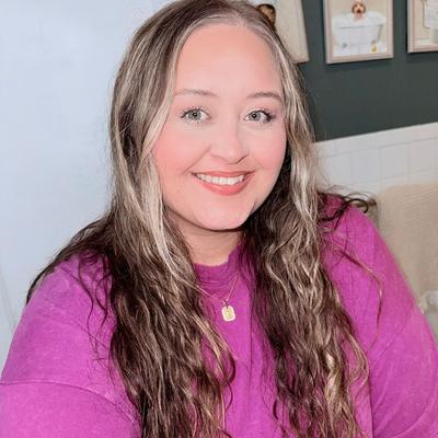 Portrait of creator chloehunt.21