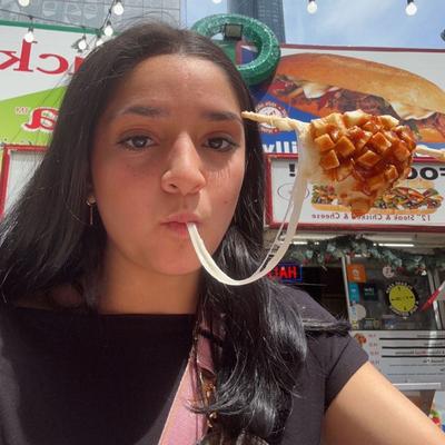 Portrait of creator livylopez