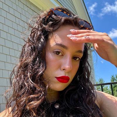 Portrait of creator sabrinapassoni