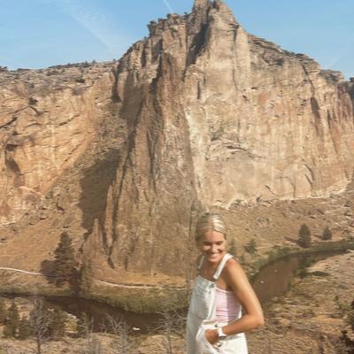 Portrait of creator juliiiray