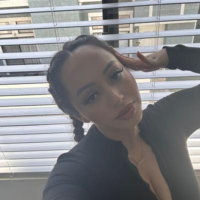 Portrait of creator aleenaugarte