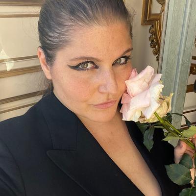 Portrait of creator chloedallolio