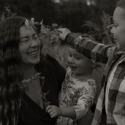 Portrait of creator lindseykeymom