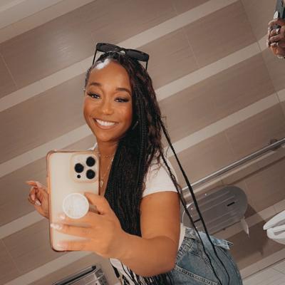 Portrait of creator xo_raven4