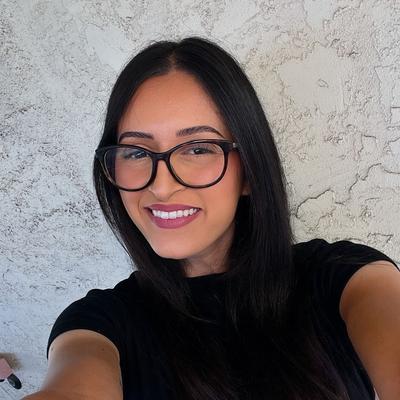 Portrait of creator deniise.ferreira