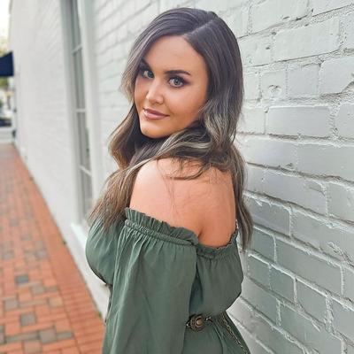 Portrait of creator notyour.averagemama