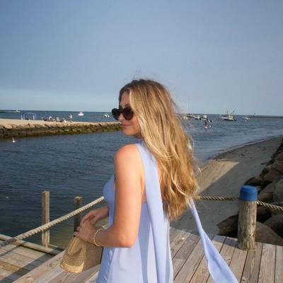 Portrait of creator jayneellis_