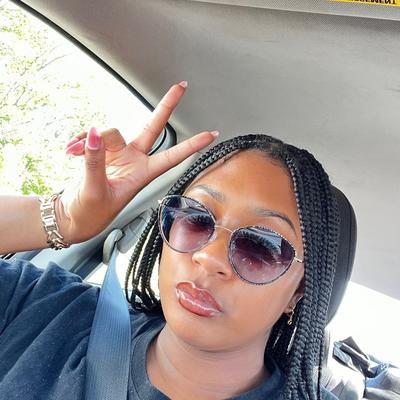 Portrait of creator aynaesimmons