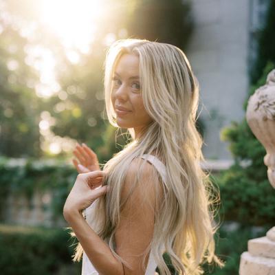 Portrait of creator jennicaaporter