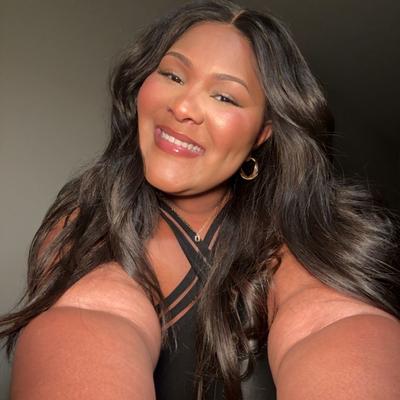 Portrait of creator desiraec_