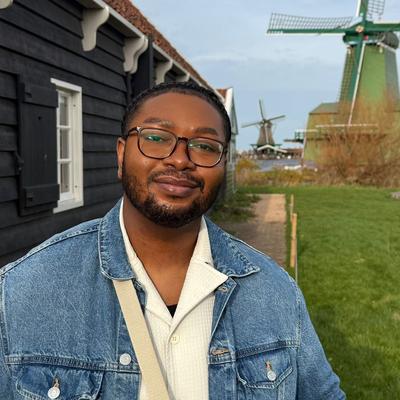 Portrait of creator glowskinguy