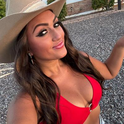 Portrait of creator courtneyxiacano