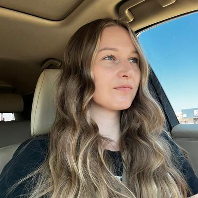 Portrait of creator hannakliuch