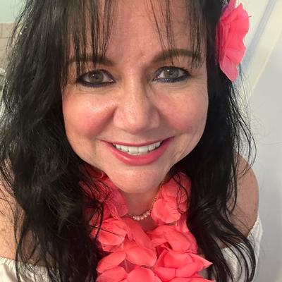 Portrait of creator laura64580